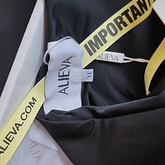 NWT Alieva Dasha Modern midi dress in black size xl - Picture 16 of 16